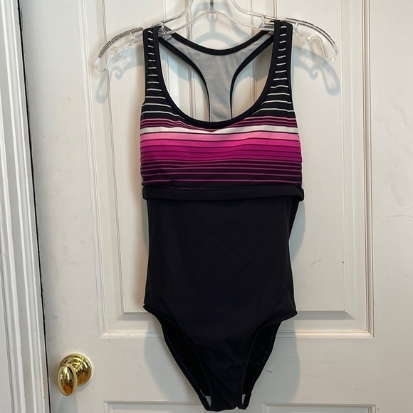 Reebok Other - Reebok 🌟black with pinks and white stripes